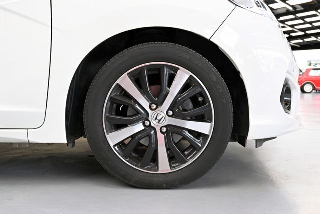 高CP代步小車~低里程僅跑4萬定期保養~定速巡航+倒車顯影+衛星導航+盲點偵測+加裝獨立胎壓偵測+雷達偵測+行車紀錄器~  第20張相片