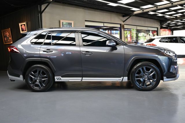 最頂Hybrid旗艦4WD~超低里程僅跑5萬原廠紀錄~ACC跟車+全景天窗+雙前通風椅+南極星測速器+360環景+電尾門  第3張相片
