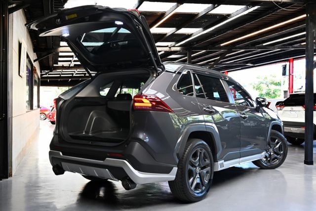 最頂Hybrid旗艦4WD~超低里程僅跑5萬原廠紀錄~ACC跟車+全景天窗+雙前通風椅+南極星測速器+360環景+電尾門  第5張相片