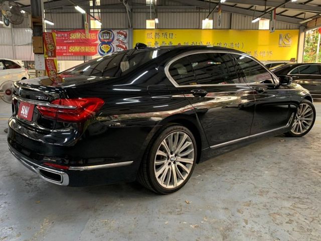 2016年750LI✅全景天窗 ✅抬頭顯示器 ✅衛星導航 ✅環景/倒車顯影 ✅盲點偵測 ✅後座影音系統  第2張相片