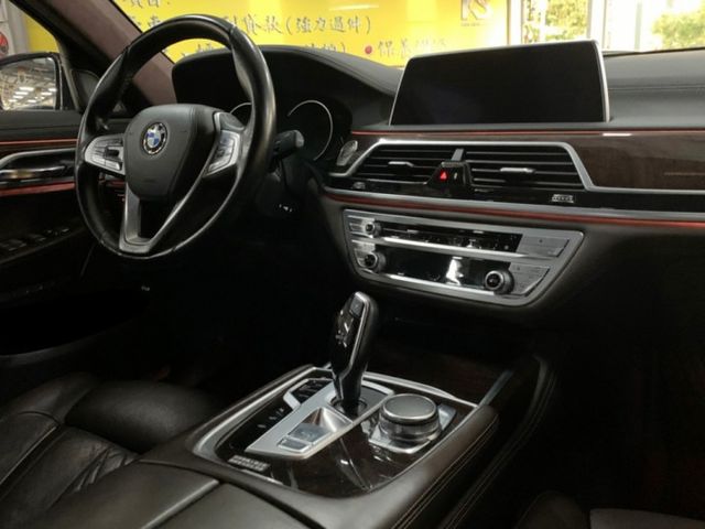 2016年750LI✅全景天窗 ✅抬頭顯示器 ✅衛星導航 ✅環景/倒車顯影 ✅盲點偵測 ✅後座影音系統  第4張相片