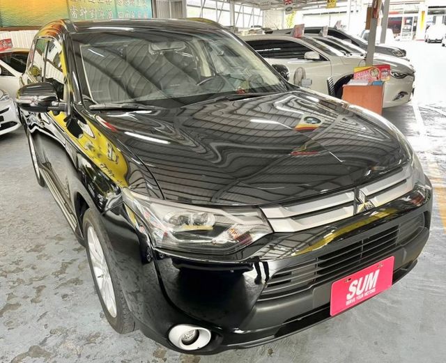 2016年OUTLANDER ✅華貴型✅I KEY✅衛星導航✅倒車顯影✅雙區恆溫✅電動天窗✅循跡防滑✅方向盤快控鍵  第2張相片