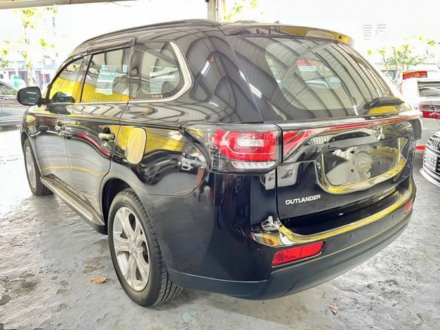 2016年OUTLANDER ✅華貴型✅I KEY✅衛星導航✅倒車顯影✅雙區恆溫✅電動天窗✅循跡防滑✅方向盤快控鍵  第4張相片