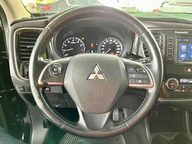 2016年OUTLANDER ✅華貴型✅I KEY✅衛星導航✅倒車顯影✅雙區恆溫✅電動天窗✅循跡防滑✅方向盤快控鍵  第6張相片
