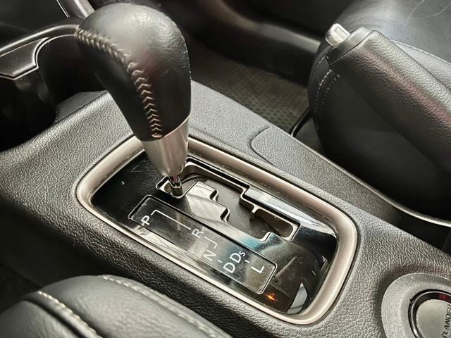 2016年OUTLANDER ✅華貴型✅I KEY✅衛星導航✅倒車顯影✅雙區恆溫✅電動天窗✅循跡防滑✅方向盤快控鍵  第11張相片