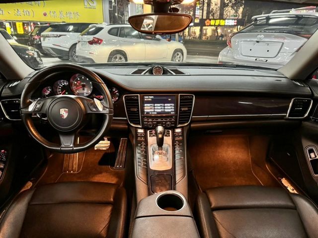 ✅3.0 S版 ✅跑車計時 ✅BOSE音響 ✅電動升降尾翼 ✅電熱通風座椅 ✅倒車顯影 ✅電動天窗  第5張相片