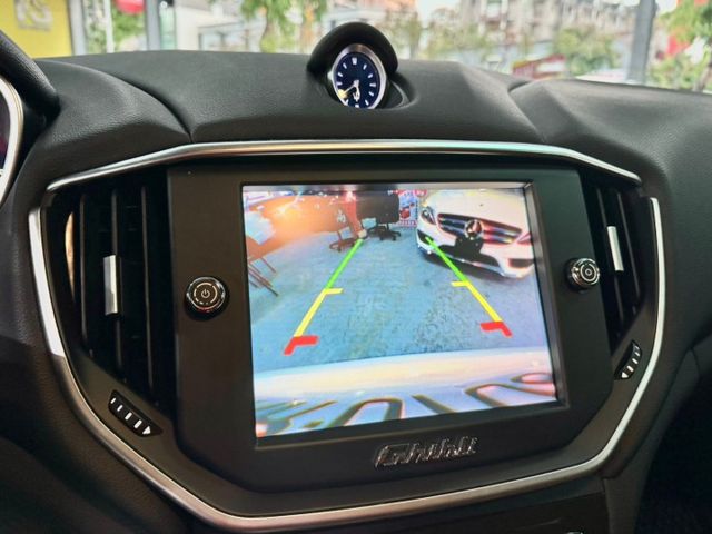 GHIBLI DIESEL ✅僅跑2.4萬公里 ✅定速 ✅倒車顯影 ✅雙區恆溫 ✅電動天窗 ✅電動腰靠 ✅駕駛座記憶座椅  第8張相片