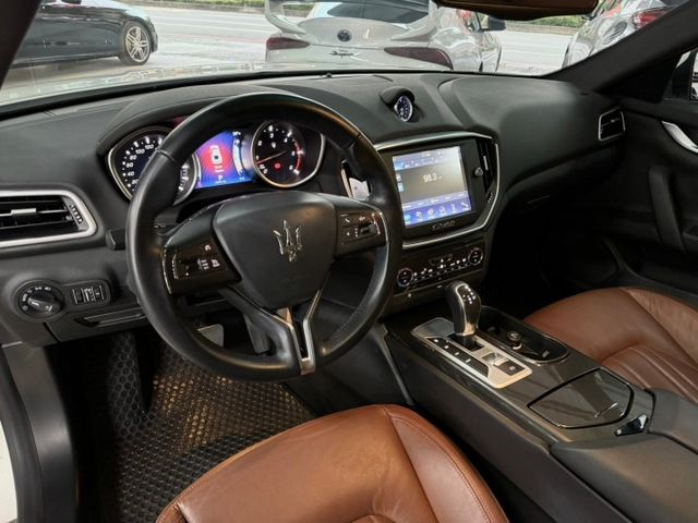 GHIBLI DIESEL ✅僅跑2.4萬公里 ✅定速 ✅倒車顯影 ✅雙區恆溫 ✅電動天窗 ✅電動腰靠 ✅駕駛座記憶座椅  第15張相片