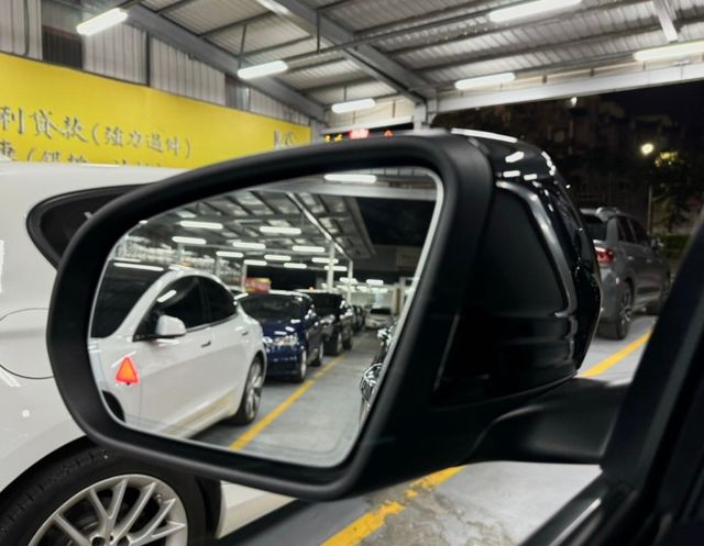 ✅未領牌✅柏林之音✅多光束動態頭燈✅倒車顯影✅全景天窗✅盲點✅雙前記憶加熱座椅✅摸門✅液晶儀表✅無線充電✅電動尾門  第17張相片