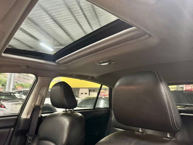 i-s版本 ✅四輪傳動 ✅定速 ✅倒車顯影 ✅數位電視 ✅電動天窗 ✅雙區恆溫 ✅換檔撥片 ✅循跡防滑 ✅雙前坐電熱椅  第11張相片