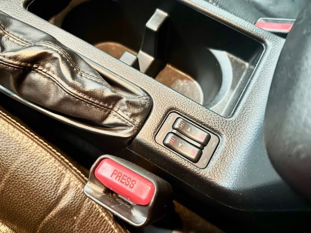 i-s版本 ✅四輪傳動 ✅定速 ✅倒車顯影 ✅數位電視 ✅電動天窗 ✅雙區恆溫 ✅換檔撥片 ✅循跡防滑 ✅雙前坐電熱椅  第14張相片