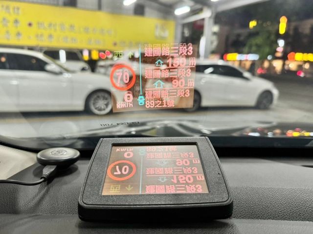 ✅抬頭顯示器✅導航✅換檔撥片✅方向盤快控✅倒車顯影  第12張相片