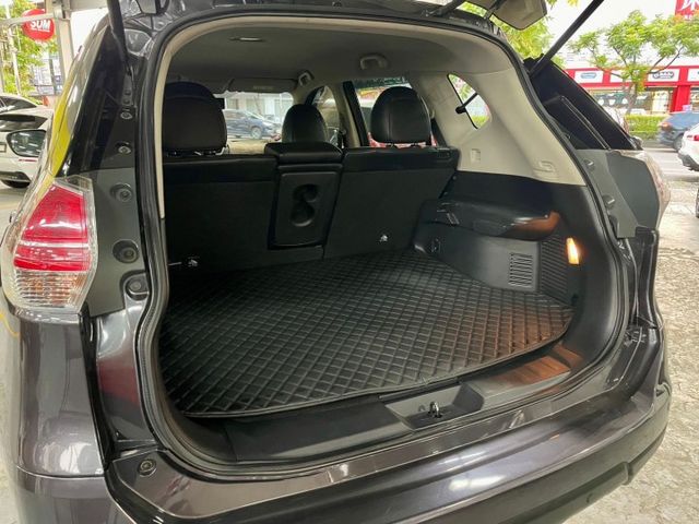 ✅自動感應頭燈✅倒車顯影✅方向盤快控✅雙區恆溫空調✅衛星導航✅電折後視鏡  第13張相片