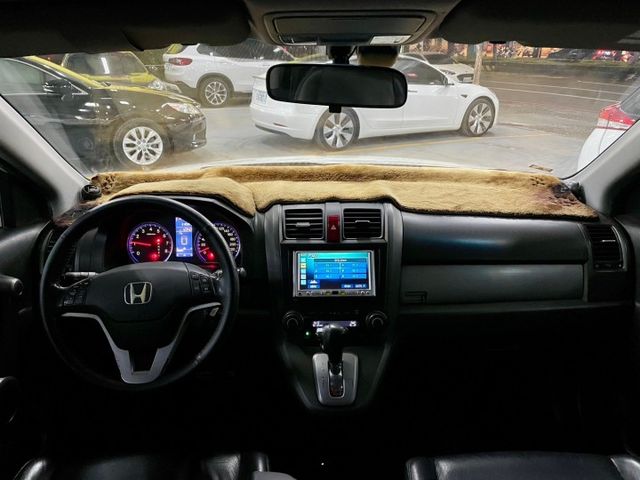 ✅衛星導航✅定速✅倒車顯影 ✅雙區恆溫✅多功能方向盤✅循跡防滑 ✅中控螢幕✅自動感應頭燈✅雨滴感應雨刷  第5張相片