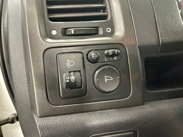 ✅衛星導航✅定速✅倒車顯影 ✅雙區恆溫✅多功能方向盤✅循跡防滑 ✅中控螢幕✅自動感應頭燈✅雨滴感應雨刷  第15張相片