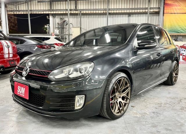 2012年GOLF GTI✅方向盤快控✅電動後視鏡✅定速✅換檔撥片✅自動感應頭燈✅天窗  第1張相片