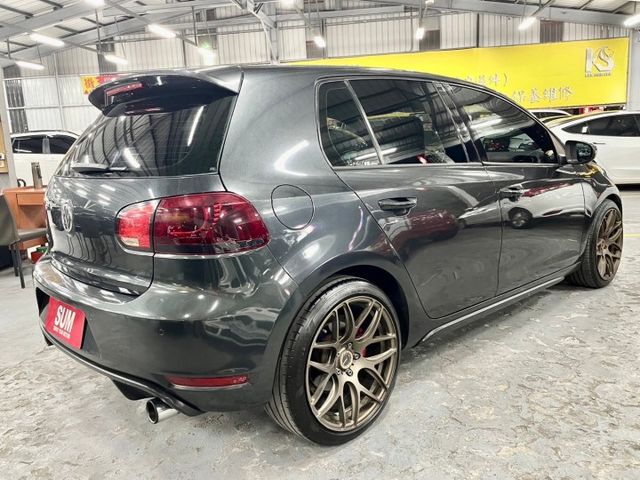 2012年GOLF GTI✅方向盤快控✅電動後視鏡✅定速✅換檔撥片✅自動感應頭燈✅天窗  第3張相片