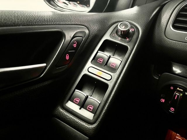 2012年GOLF GTI✅方向盤快控✅電動後視鏡✅定速✅換檔撥片✅自動感應頭燈✅天窗  第11張相片