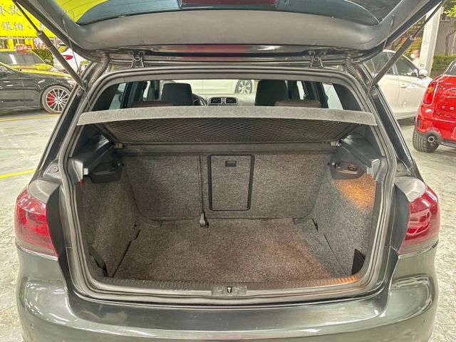 2012年GOLF GTI✅方向盤快控✅電動後視鏡✅定速✅換檔撥片✅自動感應頭燈✅天窗  第16張相片