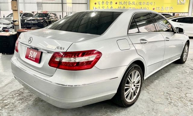 2011年E200✅倒車雷達✅方向盤快控✅定速✅天窗✅雙區恆溫✅自動感應頭燈✅電折後視鏡✅雙前電動座椅  第3張相片