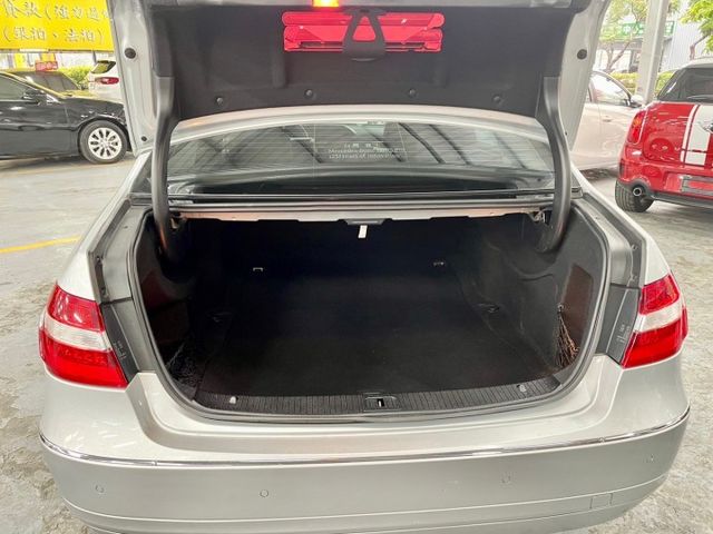 2011年E200✅倒車雷達✅方向盤快控✅定速✅天窗✅雙區恆溫✅自動感應頭燈✅電折後視鏡✅雙前電動座椅  第18張相片