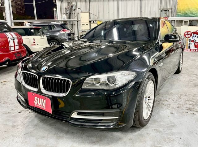 2014年520D✅電折後視鏡✅自動感應頭燈✅定速✅雨滴感應式雨刷✅雙區恆溫空調✅衛星導航✅倒車顯影  第1張相片