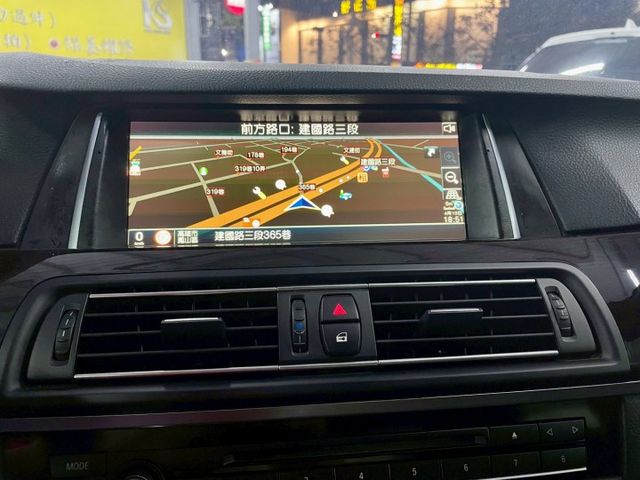 2014年520D✅電折後視鏡✅自動感應頭燈✅定速✅雨滴感應式雨刷✅雙區恆溫空調✅衛星導航✅倒車顯影  第8張相片