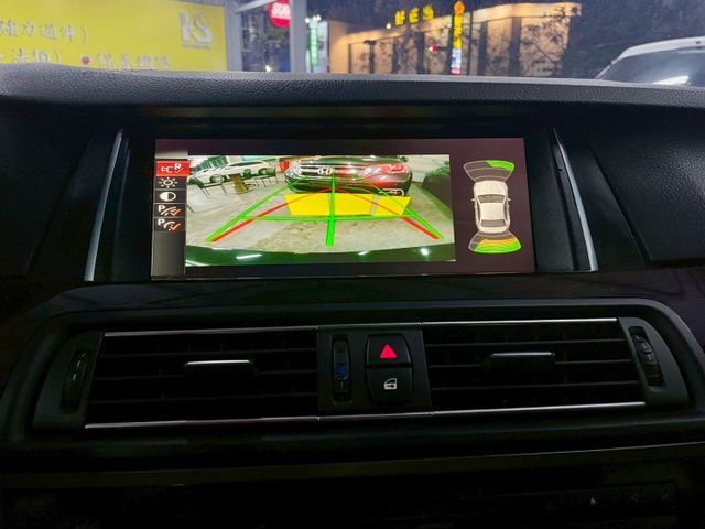 2014年520D✅電折後視鏡✅自動感應頭燈✅定速✅雨滴感應式雨刷✅雙區恆溫空調✅衛星導航✅倒車顯影  第9張相片