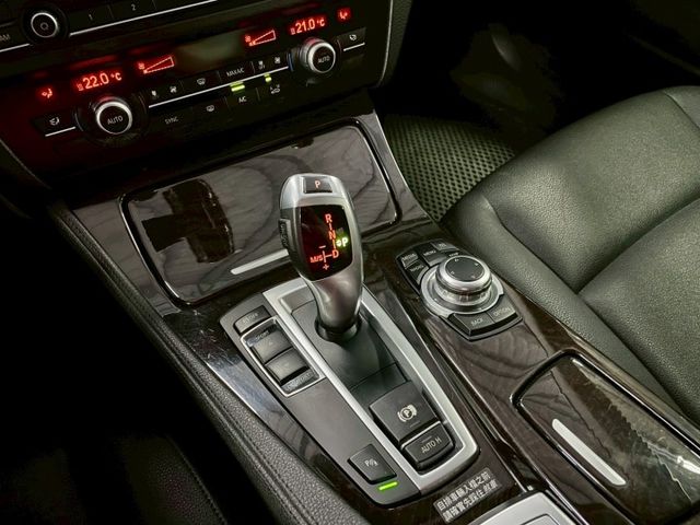 2014年520D✅電折後視鏡✅自動感應頭燈✅定速✅雨滴感應式雨刷✅雙區恆溫空調✅衛星導航✅倒車顯影  第10張相片