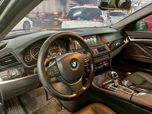 2014年520D✅電折後視鏡✅自動感應頭燈✅定速✅雨滴感應式雨刷✅雙區恆溫空調✅衛星導航✅倒車顯影  第11張相片