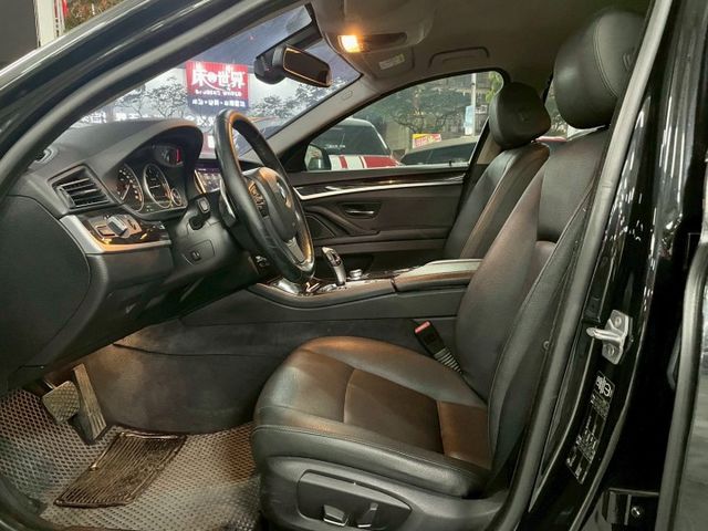 2014年520D✅電折後視鏡✅自動感應頭燈✅定速✅雨滴感應式雨刷✅雙區恆溫空調✅衛星導航✅倒車顯影  第14張相片