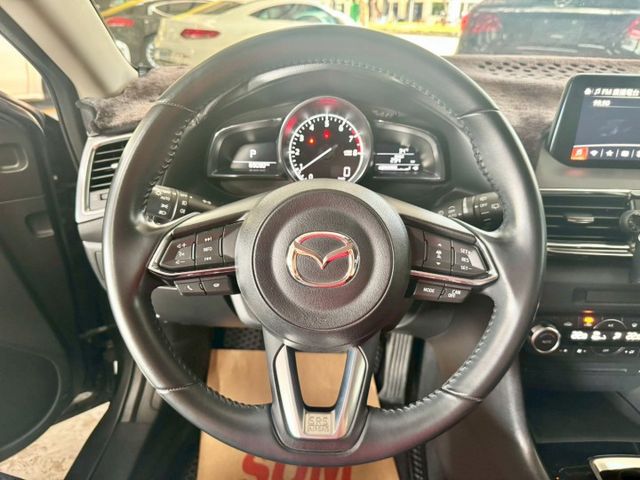 2018年MAZDA3✅抬頭顯示器✅倒車顯影✅恆溫空調✅循跡防滑✅盲點偵測✅駕駛座電動座椅  第6張相片
