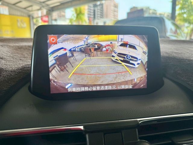 2018年MAZDA3✅抬頭顯示器✅倒車顯影✅恆溫空調✅循跡防滑✅盲點偵測✅駕駛座電動座椅  第9張相片