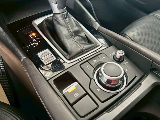 2018年MAZDA3✅抬頭顯示器✅倒車顯影✅恆溫空調✅循跡防滑✅盲點偵測✅駕駛座電動座椅  第13張相片