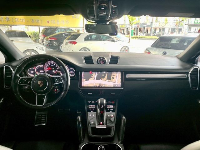 ✅跑車計時套件✅I KEY✅360環景✅全景天窗✅頭枕烙印✅红色安全带✅22寸鋁圈✅卡鉗選色✅四區恆溫  第5張相片
