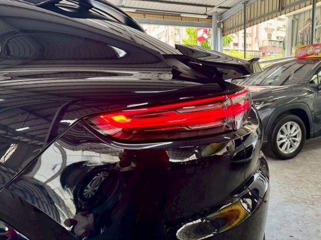 ✅跑車計時套件✅I KEY✅360環景✅全景天窗✅頭枕烙印✅红色安全带✅22寸鋁圈✅卡鉗選色✅四區恆溫  第19張相片