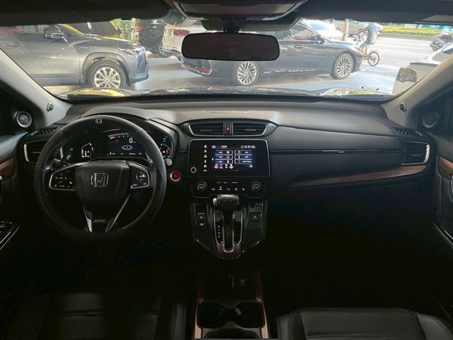 2020年CRV✅方向盤快控✅定速✅換檔撥片✅車道置中✅I KEY✅盲點偵測✅全景天窗✅衛星導航✅倒車顯影✅電動尾門  第5張相片