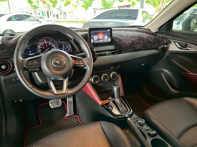 頂級型 ✅LED頭燈✅抬頭顯示器✅定速✅衛星導航✅倒車顯影✅盲點偵測✅車道偏離警示  第5張相片