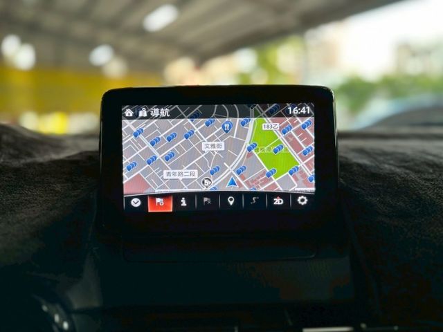 頂級型 ✅LED頭燈✅抬頭顯示器✅定速✅衛星導航✅倒車顯影✅盲點偵測✅車道偏離警示  第8張相片