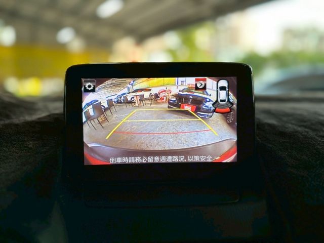 頂級型 ✅LED頭燈✅抬頭顯示器✅定速✅衛星導航✅倒車顯影✅盲點偵測✅車道偏離警示  第9張相片
