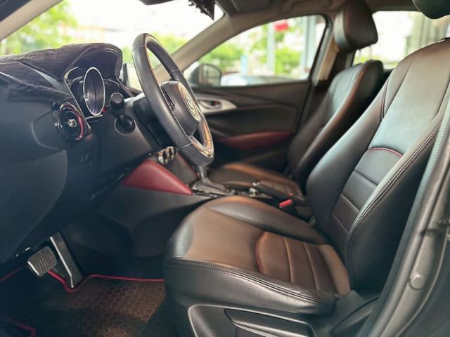 頂級型 ✅LED頭燈✅抬頭顯示器✅定速✅衛星導航✅倒車顯影✅盲點偵測✅車道偏離警示  第13張相片