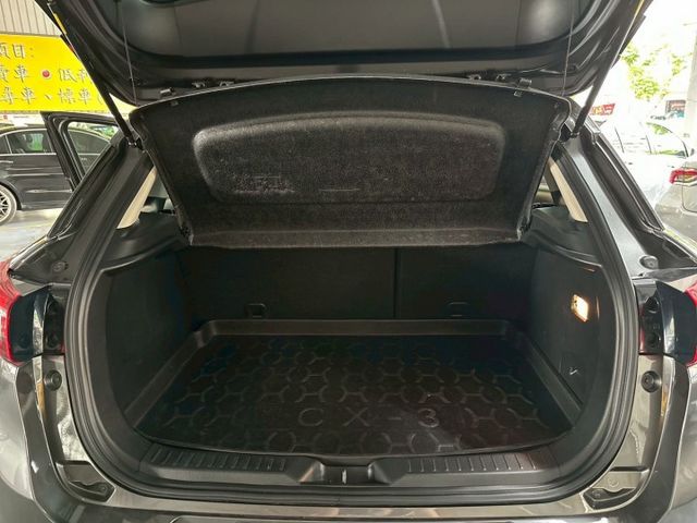 頂級型 ✅LED頭燈✅抬頭顯示器✅定速✅衛星導航✅倒車顯影✅盲點偵測✅車道偏離警示  第15張相片