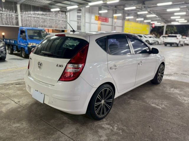 五門小車 代步的首選 ✅旗艦版 ✅ABS ✅恆溫空調 ✅皮椅 ✅方向盤快控鍵 ✅省油省稅金  第3張相片