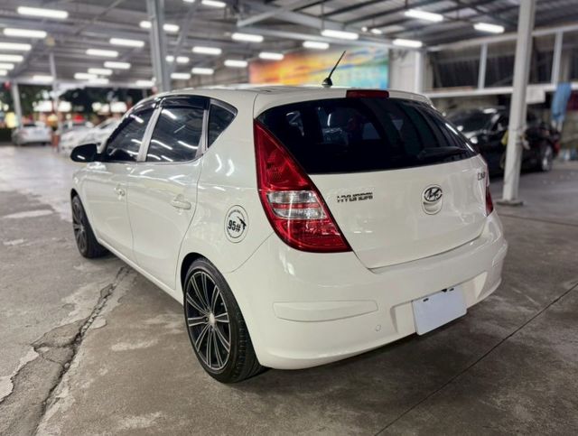 五門小車 代步的首選 ✅旗艦版 ✅ABS ✅恆溫空調 ✅皮椅 ✅方向盤快控鍵 ✅省油省稅金  第4張相片