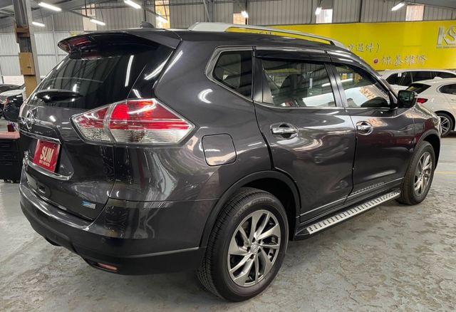 2.5豪華版 ✅LED頭燈 ✅定速 ✅倒車顯影 ✅衛星導航 ✅雙區恆溫 ✅電折後視鏡 ✅方向盤快控鍵  第3張相片