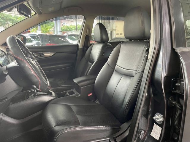 2.5豪華版 ✅LED頭燈 ✅定速 ✅倒車顯影 ✅衛星導航 ✅雙區恆溫 ✅電折後視鏡 ✅方向盤快控鍵  第11張相片