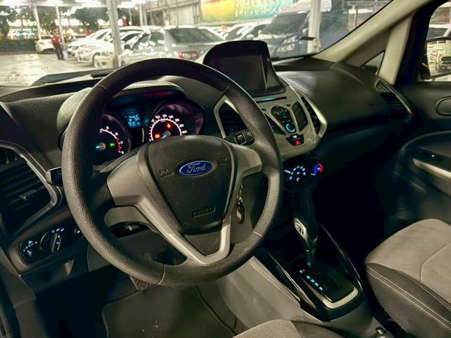 ✅僅跑六萬公里✅衛星導航✅數位電視 ✅循跡防滑 ✅斜坡起步輔助  第5張相片