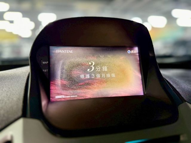 ✅僅跑六萬公里✅衛星導航✅數位電視 ✅循跡防滑 ✅斜坡起步輔助  第8張相片