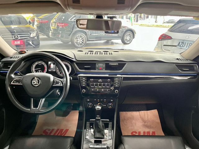 ✅定速✅倒車顯影✅恆溫空調✅循跡防滑✅全景天窗✅雙前電動座椅✅電動尾門  第5張相片