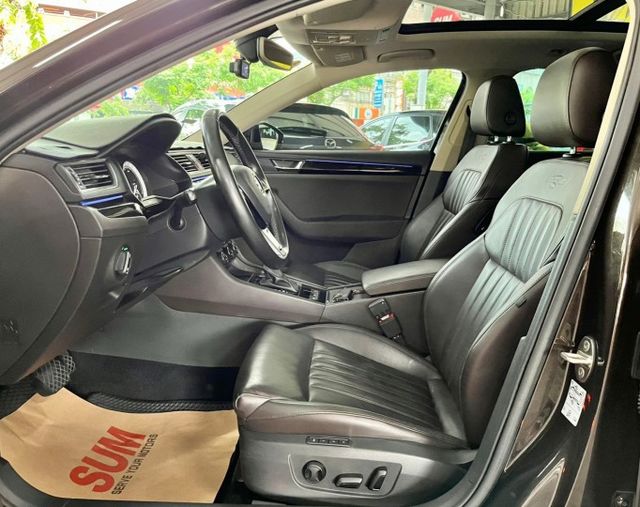 ✅定速✅倒車顯影✅恆溫空調✅循跡防滑✅全景天窗✅雙前電動座椅✅電動尾門  第12張相片